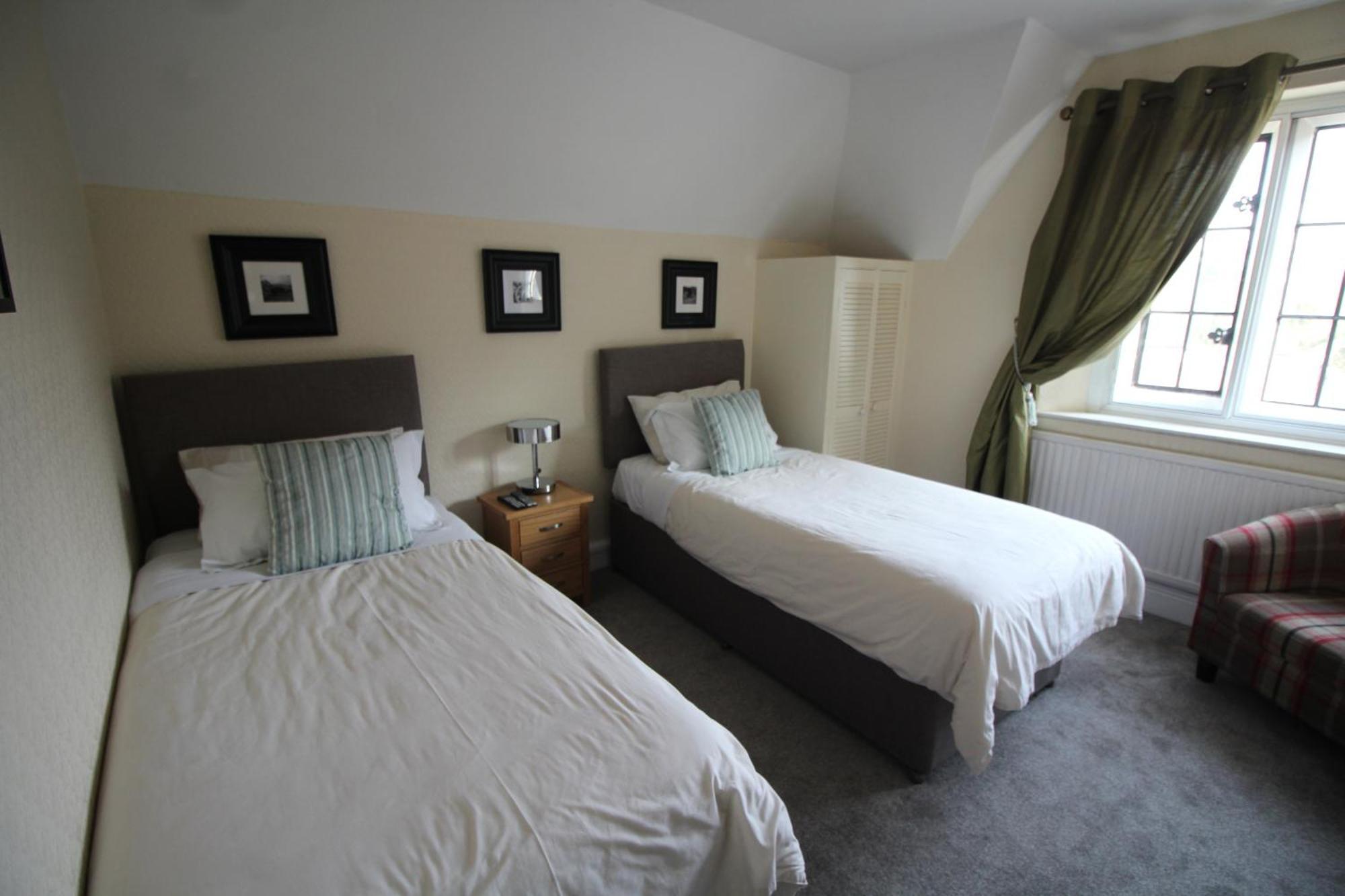 Twin Room with Shower